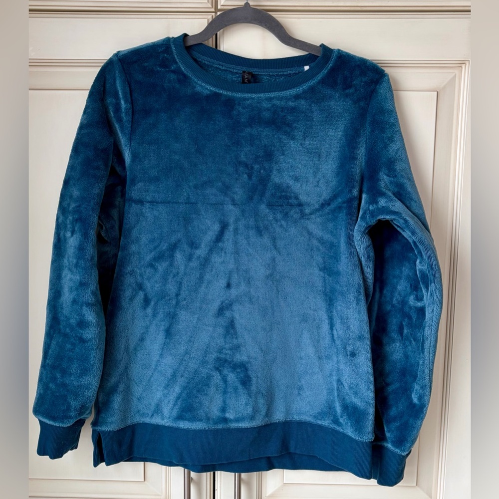 🍓 GAIAM Deep Blue Velour-like Sweatshirt. Medium.